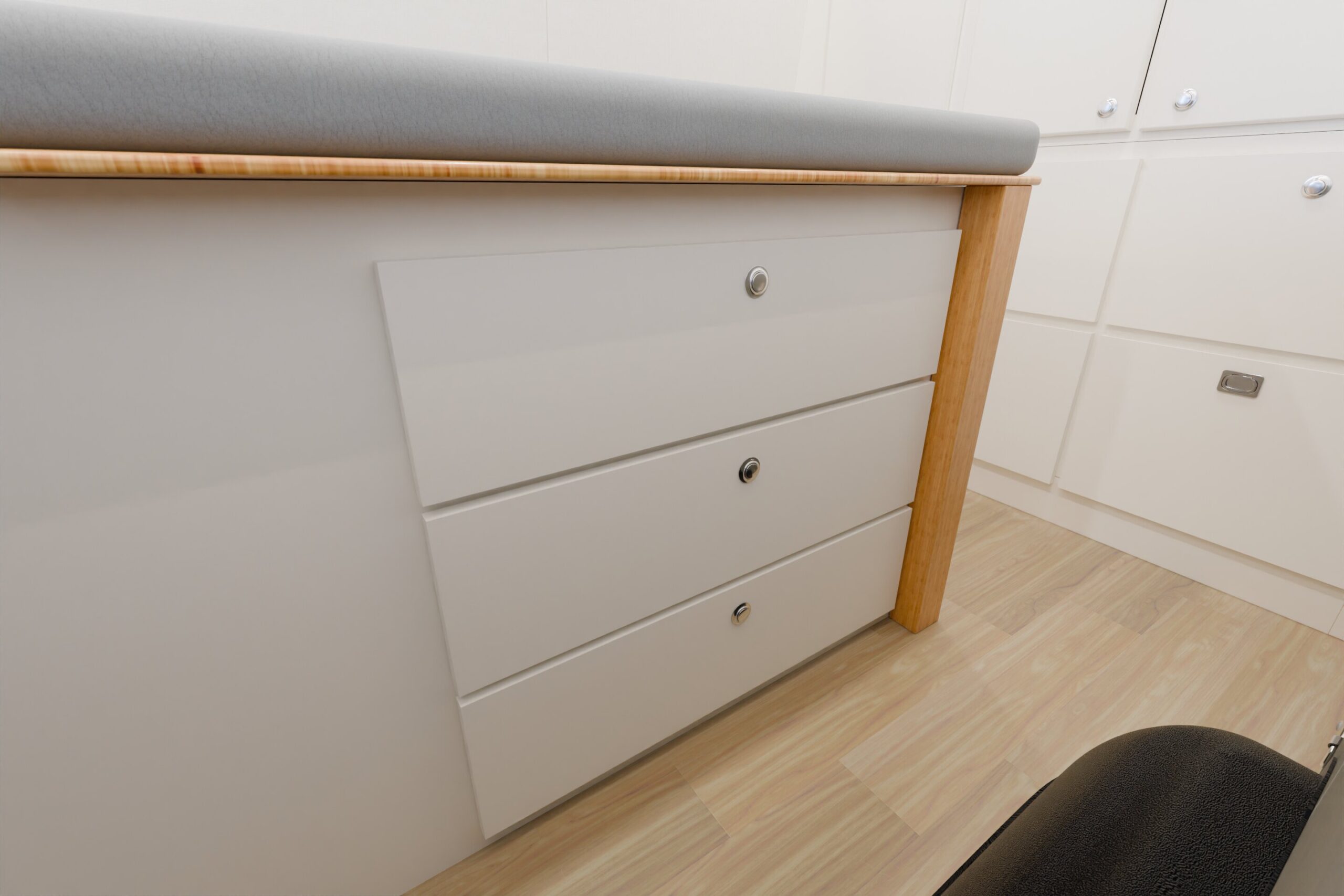 009.interior.cubbyrearside 001
