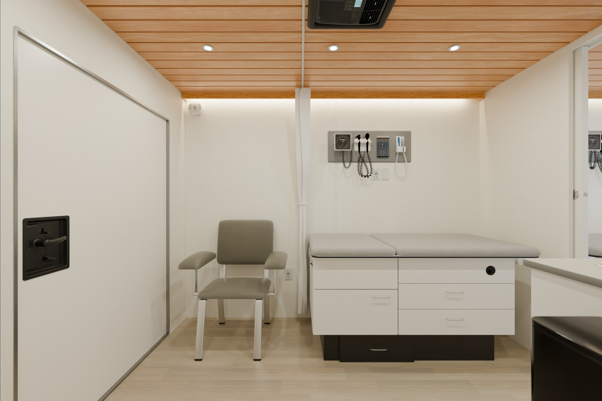 010.interior.mid.driverwall 001