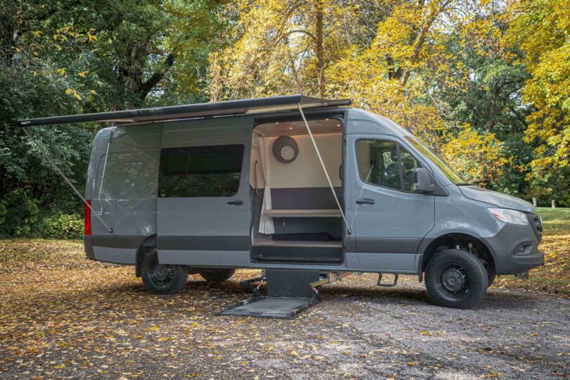 Mobile Health Clinic Medical Van Mercedes Sprinter (1)