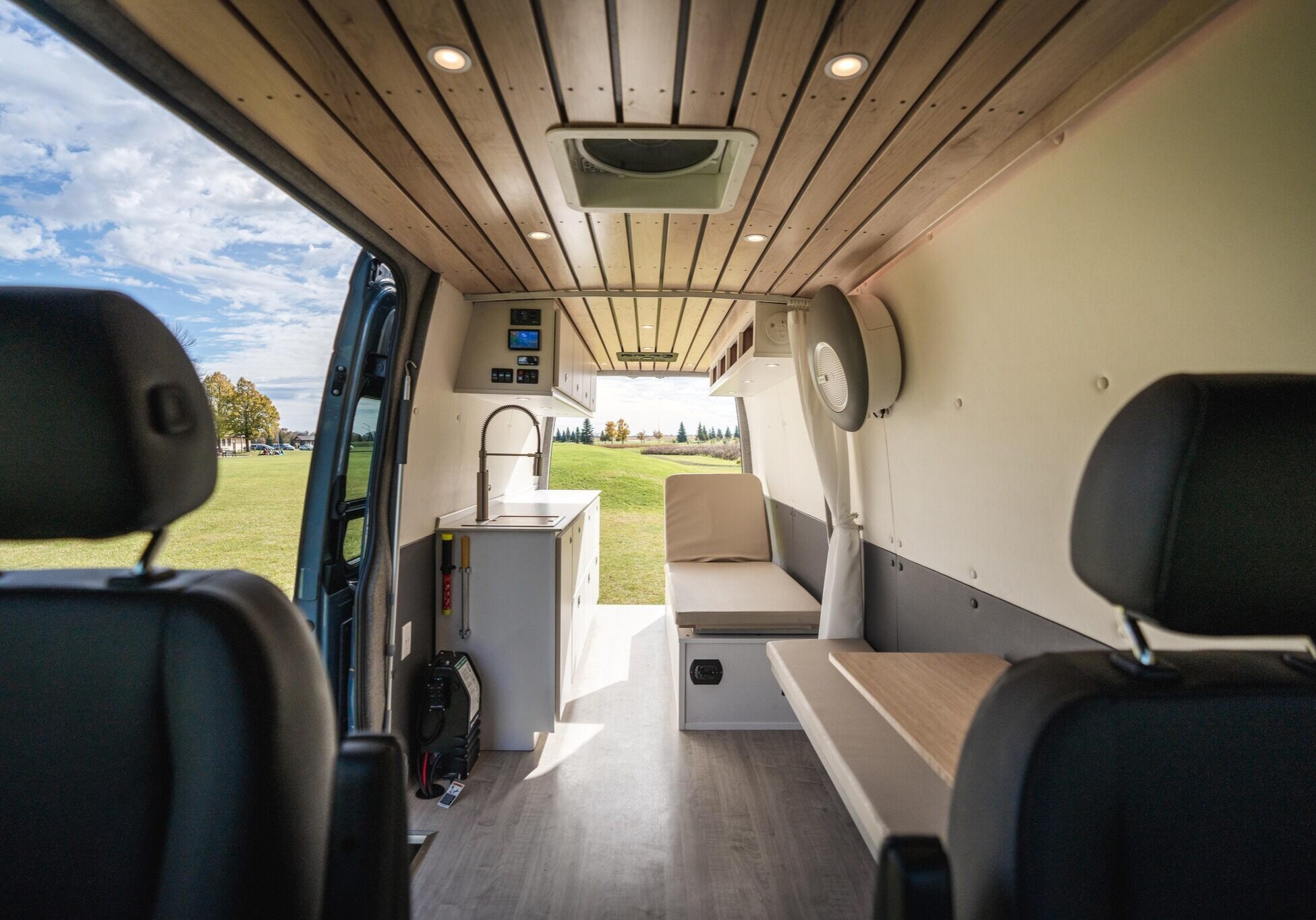 Mobile Health Clinic Medical Van Mercedes Sprinter Awd (1)